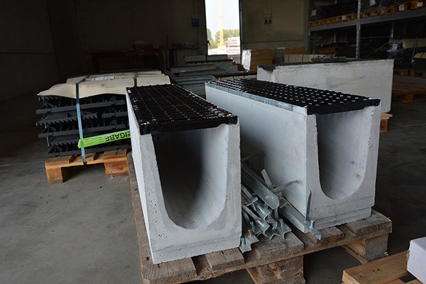 Self-supporting drains made of Heraclex with reduced thickness and without any steel reinforcements